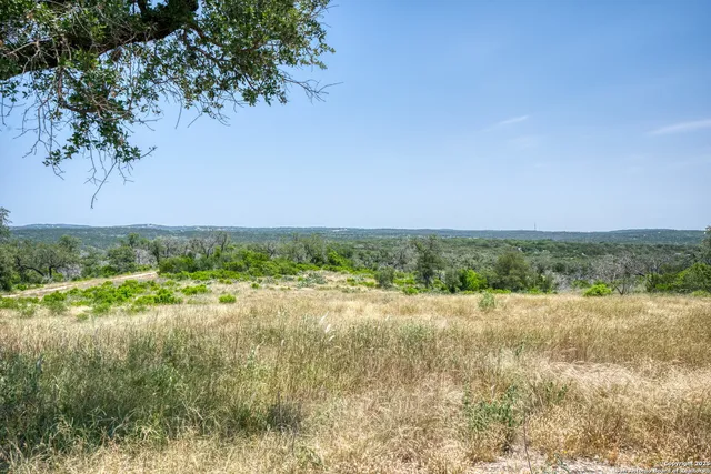 $575,000 | 3044 County Road 2615, Rio Medina, TX 78066