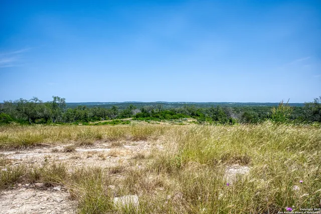 $575,000 | 3044 County Road 2615, Rio Medina, TX 78066