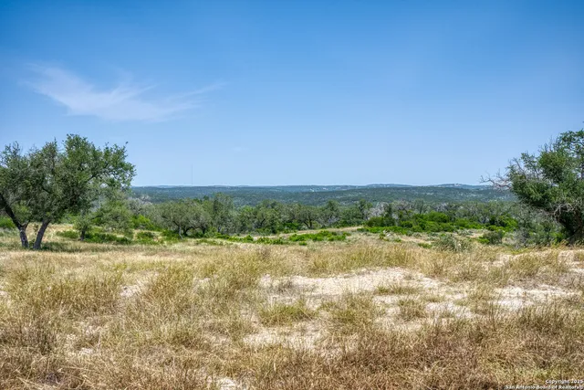 $575,000 | 3044 County Road 2615, Rio Medina, TX 78066