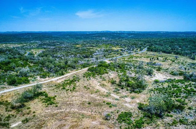 $575,000 | 3044 County Road 2615, Rio Medina, TX 78066
