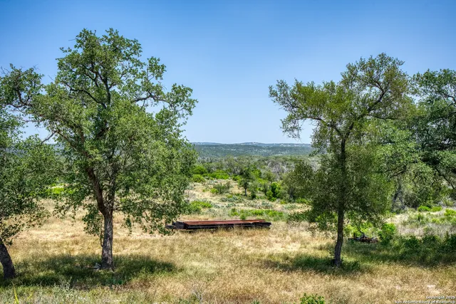 $575,000 | 3044 County Road 2615, Rio Medina, TX 78066
