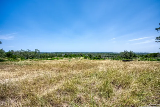 $575,000 | 3044 County Road 2615, Rio Medina, TX 78066