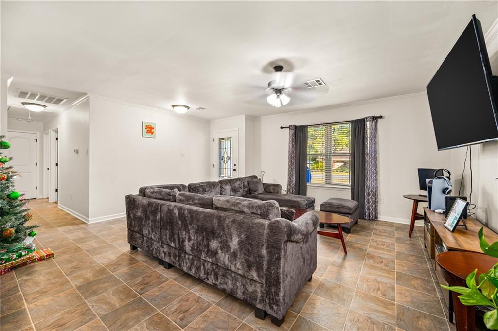 235 Elaine Road Dry Prong, LA 71423 - Photo 4 of 17