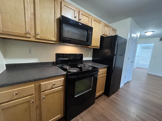 $1,965 | 50 Sentinel Court, Unit L06, Manchester, NH 03103