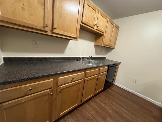 $1,965 | 50 Sentinel Court, Unit L06, Manchester, NH 03103