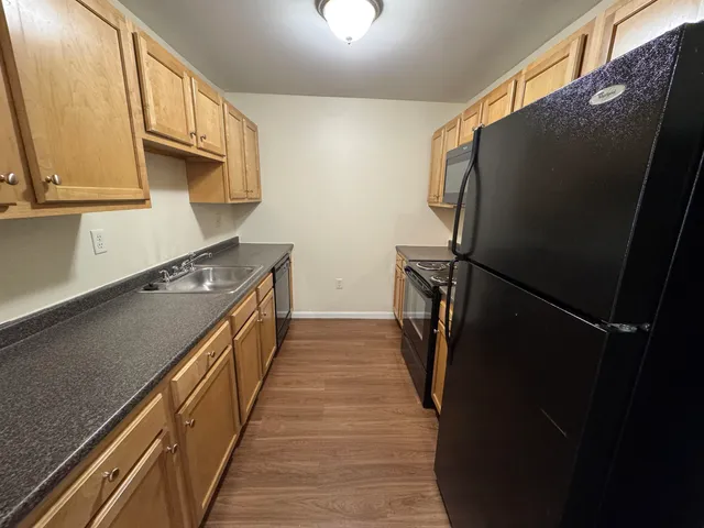 $1,965 | 50 Sentinel Court, Unit L06, Manchester, NH 03103