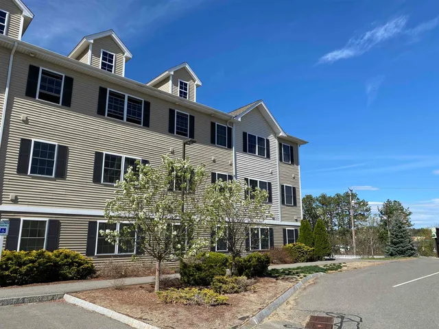 $1,965 | 50 Sentinel Court, Unit L06, Manchester, NH 03103