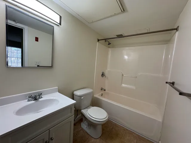 $1,965 | 50 Sentinel Court, Unit L06, Manchester, NH 03103