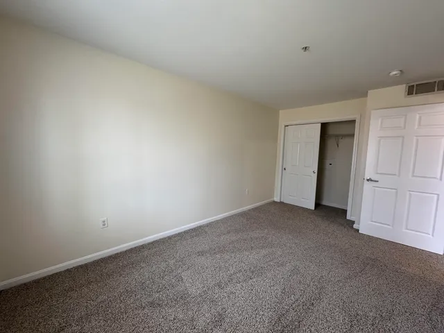 $1,965 | 50 Sentinel Court, Unit L06, Manchester, NH 03103