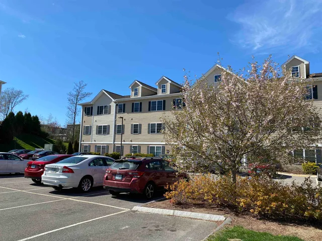 $1,965 | 50 Sentinel Court, Unit L06, Manchester, NH 03103