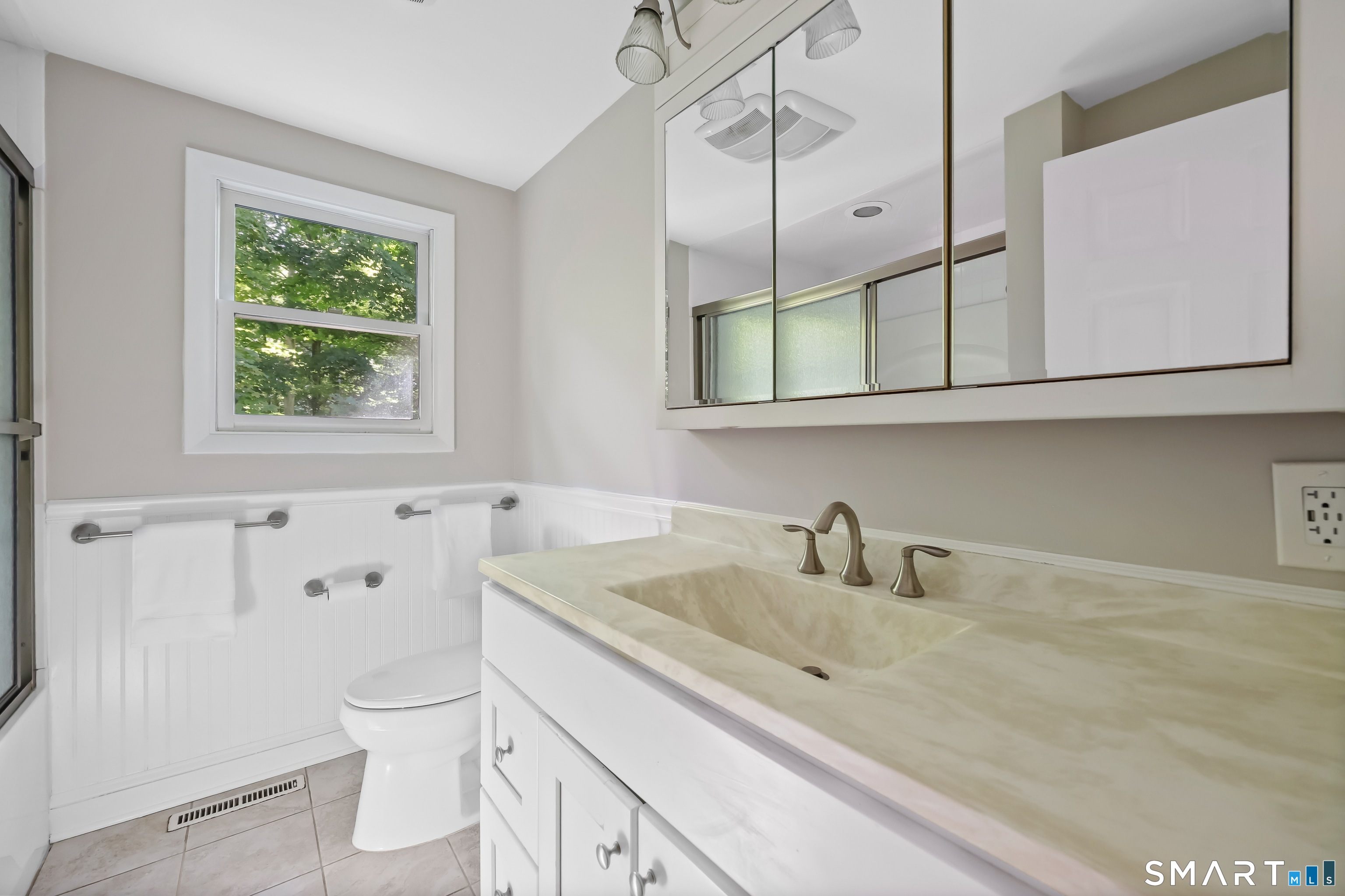 61 Rolling Green Road Bethany, CT 06524 - Photo 17 of 34 First Floor Full Bath
