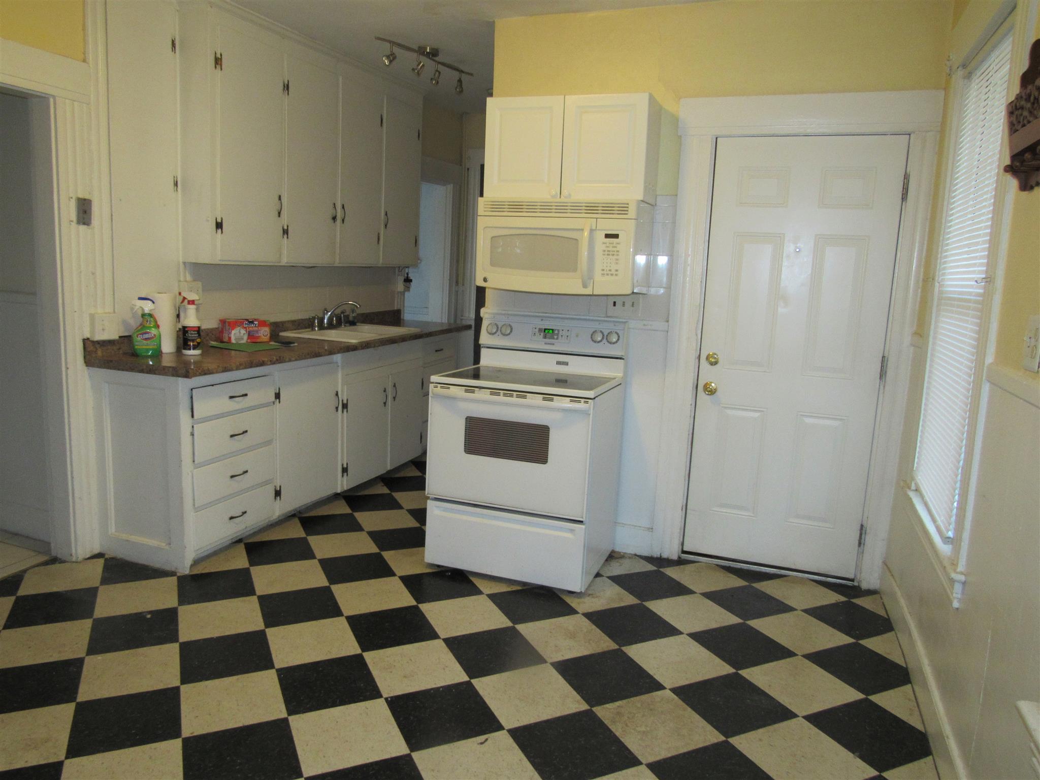 689 Maple Street Manchester, NH 03104 - Photo 11 of 28 Gallery Image 11