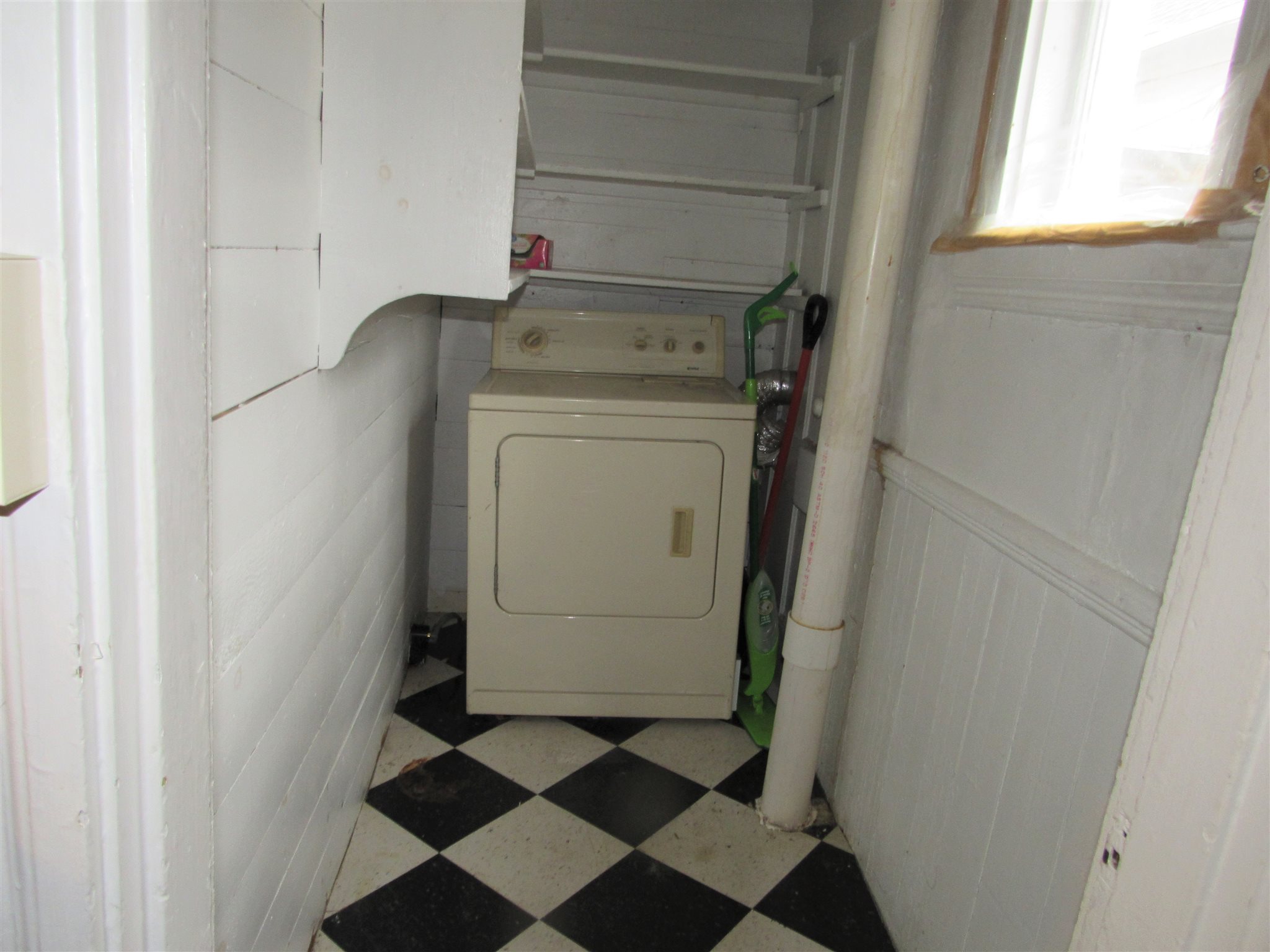 689 Maple Street Manchester, NH 03104 - Photo 12 of 28 Gallery Image 12