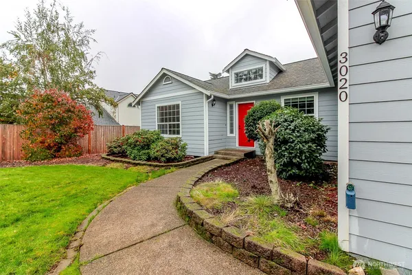 $2,800 | 3020 East 240th Street East, Spanaway, WA 98387