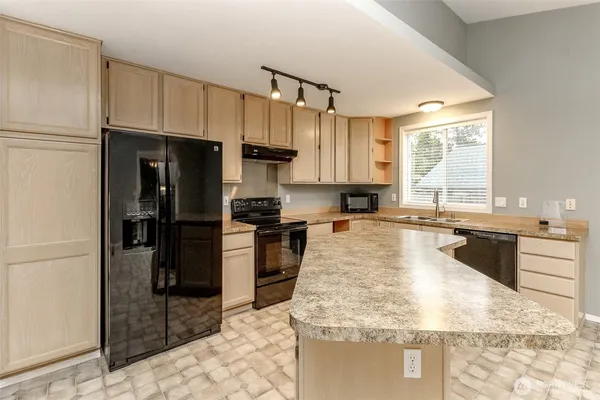 $2,800 | 3020 East 240th Street East, Spanaway, WA 98387