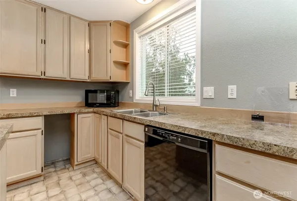 $2,800 | 3020 East 240th Street East, Spanaway, WA 98387