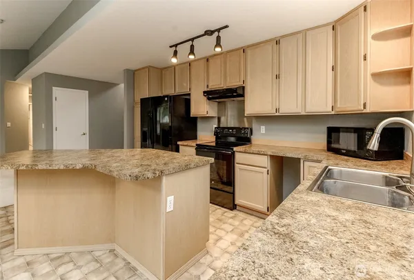 $2,800 | 3020 East 240th Street East, Spanaway, WA 98387