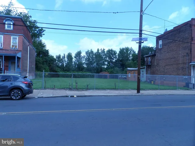 a view of a car in front of a house