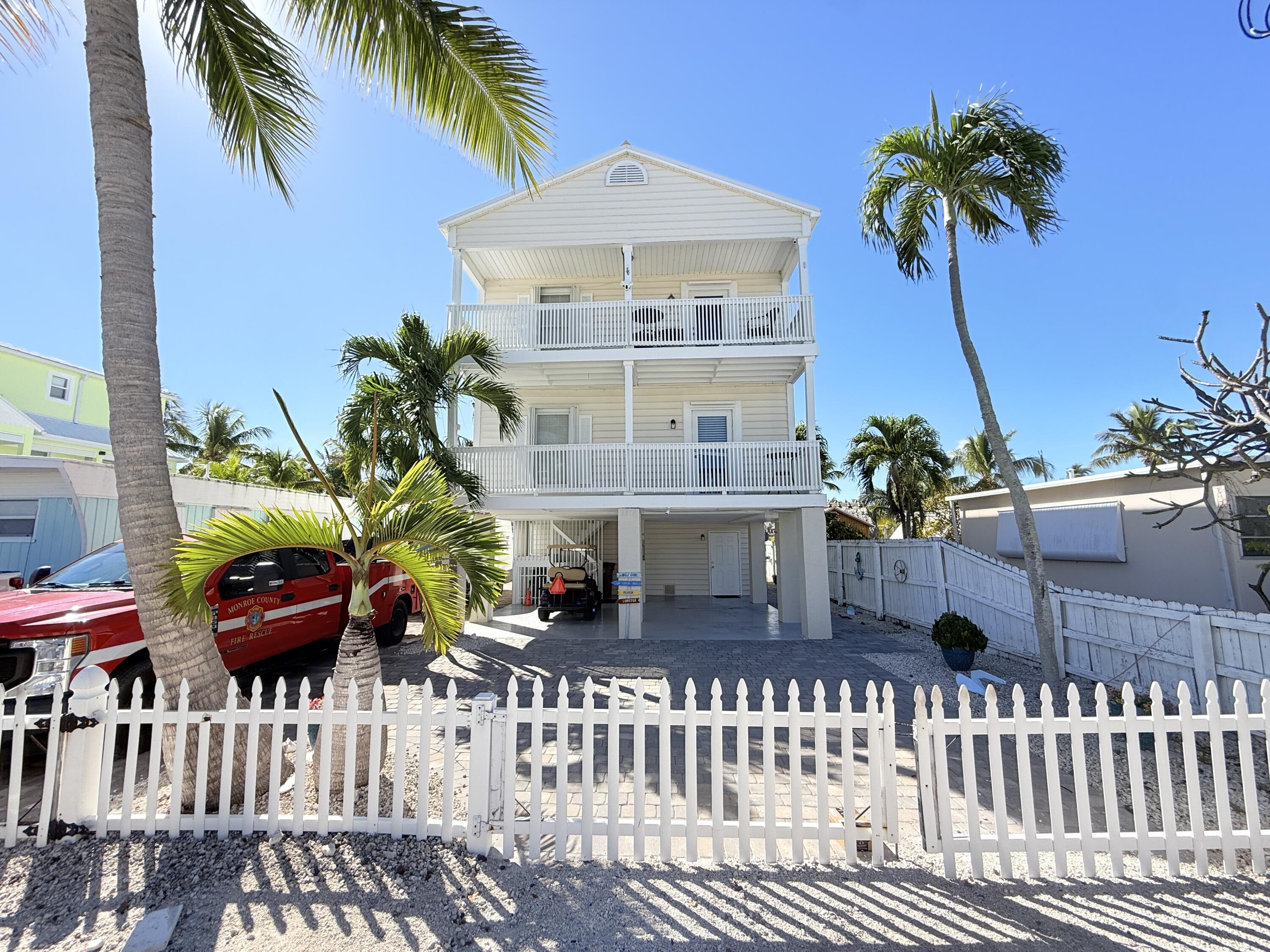 1313 Calder Road Key Largo, FL 33037 - Photo 14 of 72 Front view and parking