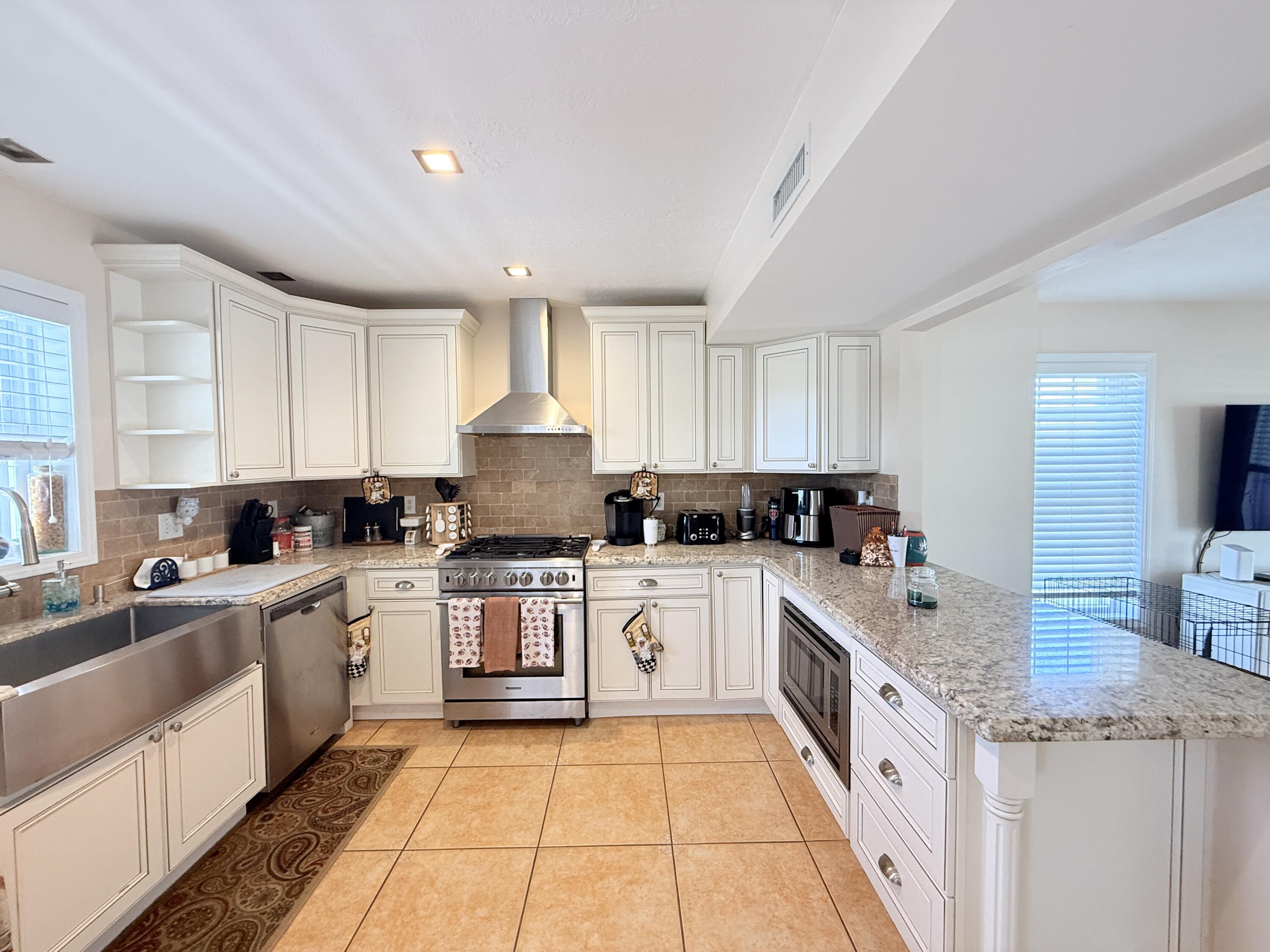 1313 Calder Road Key Largo, FL 33037 - Photo 15 of 81 Kitchen