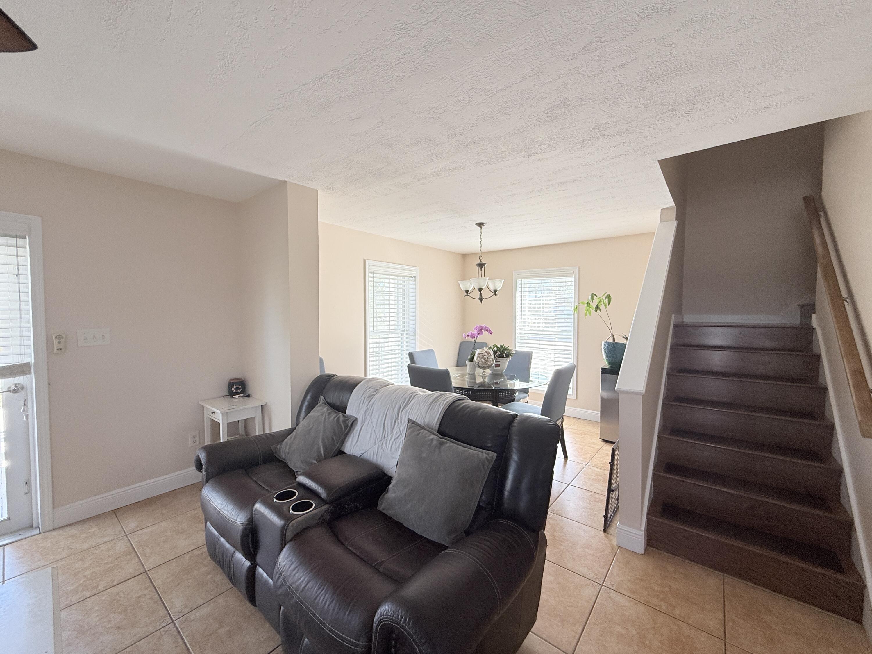 1313 Calder Road Key Largo, FL 33037 - Photo 21 of 81 Living Room