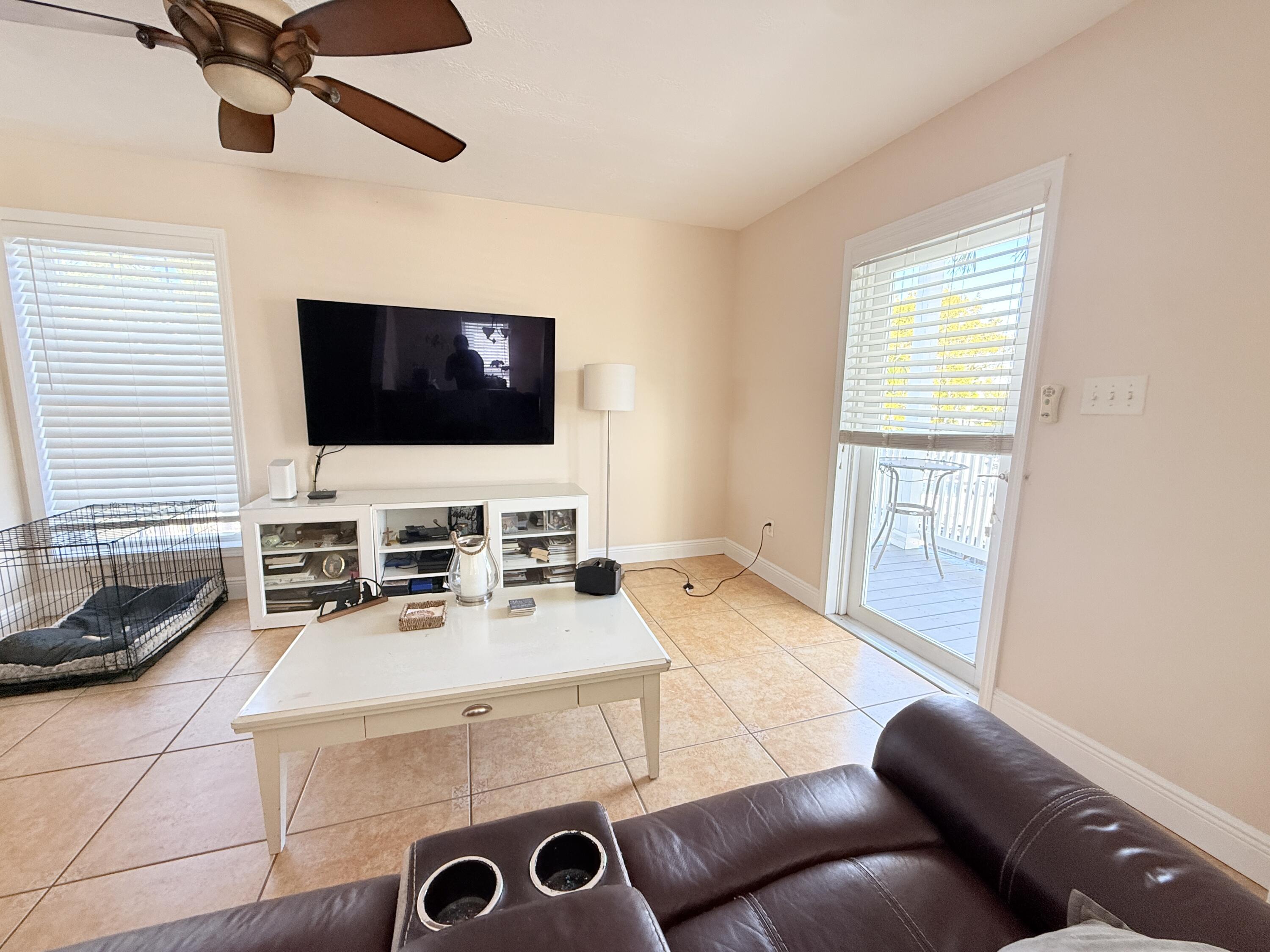 1313 Calder Road Key Largo, FL 33037 - Photo 22 of 81 Living Room