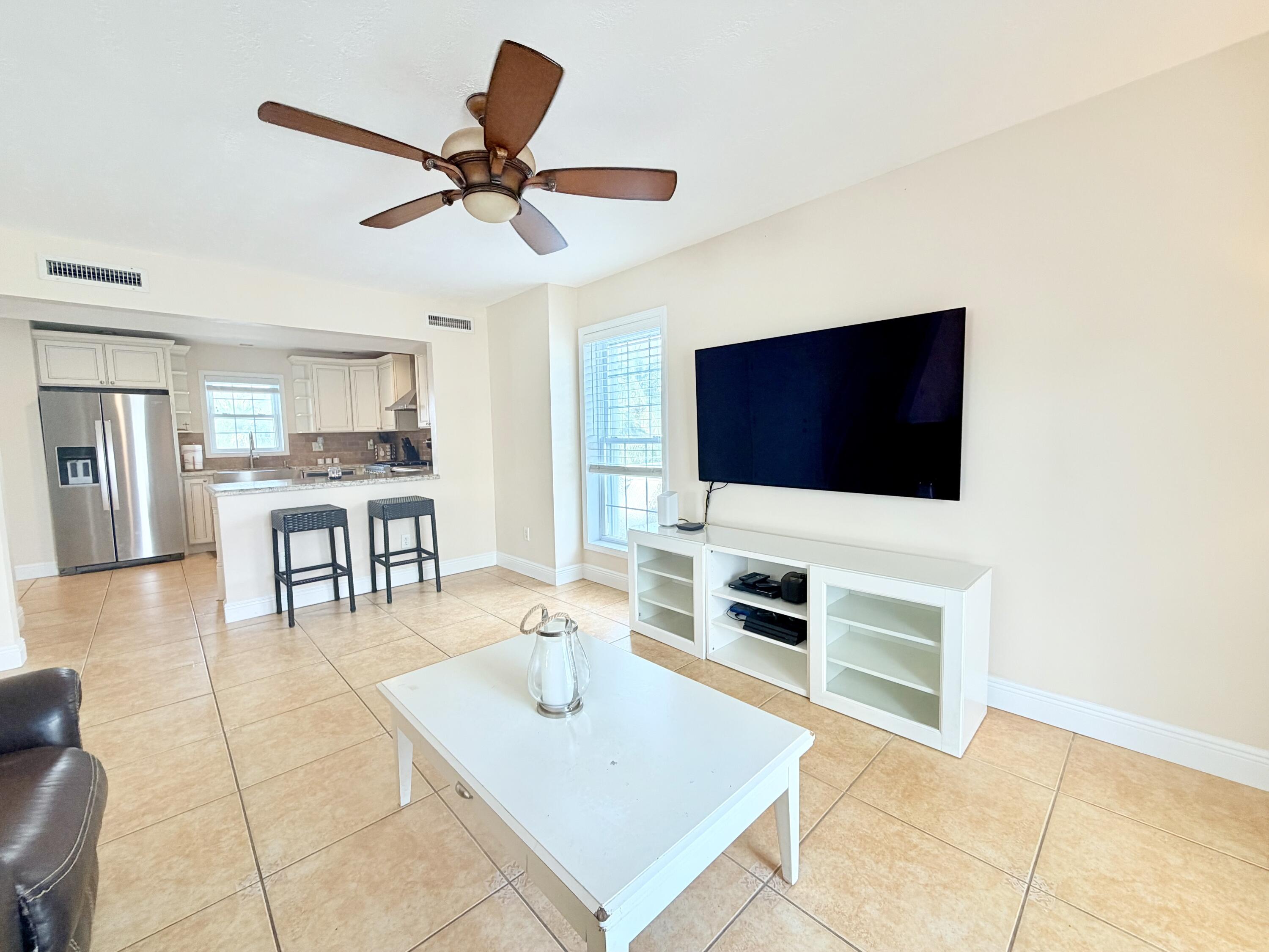 1313 Calder Road Key Largo, FL 33037 - Photo 25 of 72 Living Room