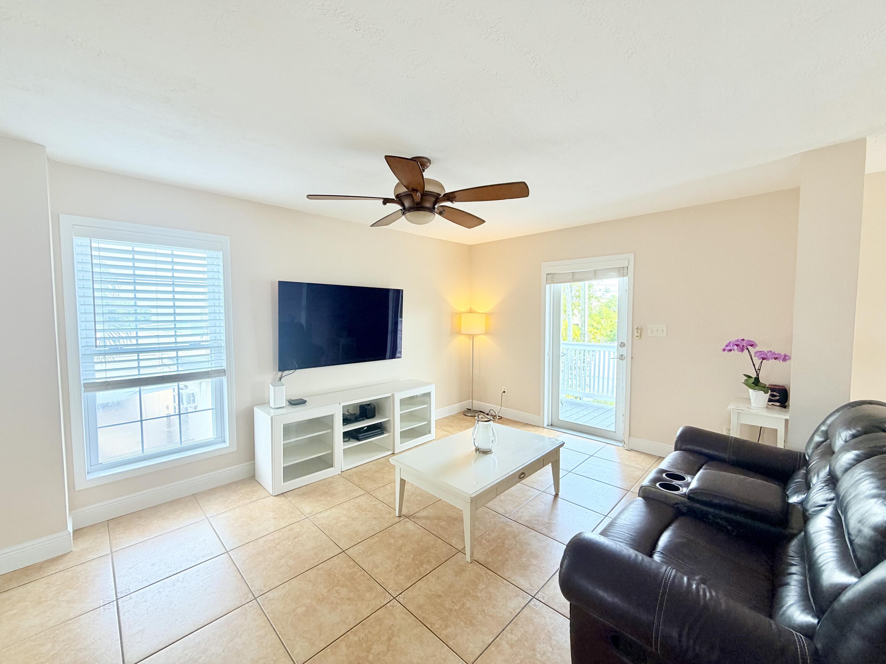 1313 Calder Road Key Largo, FL 33037 - Photo 27 of 72 Living Room