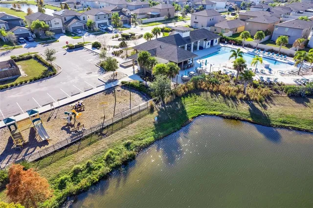 $385,000 | 5204 White Chicory Drive, Apollo Beach, FL 33572