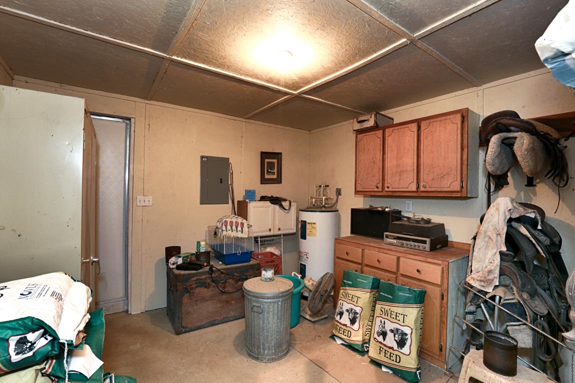 6536 Prospect Road Prospect, TN 38477 - Photo 25 of 30 a work place with a couch and furniture
