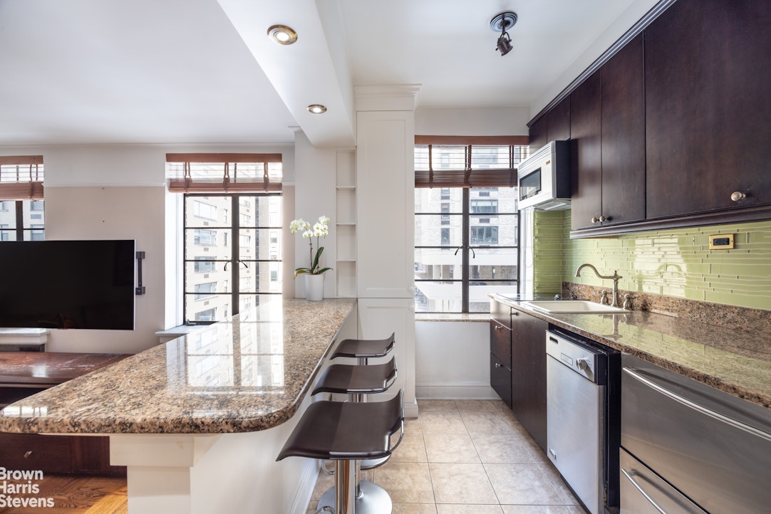 110 East 87th Street, Unit 9B Manhattan, NY 10128 - Photo 7 of 10