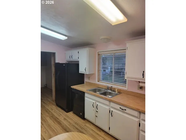 $77,500 | 1050 West Central Avenue, Sutherlin, OR 97479