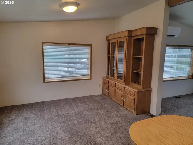 $77,500 | 1050 West Central Avenue, Sutherlin, OR 97479