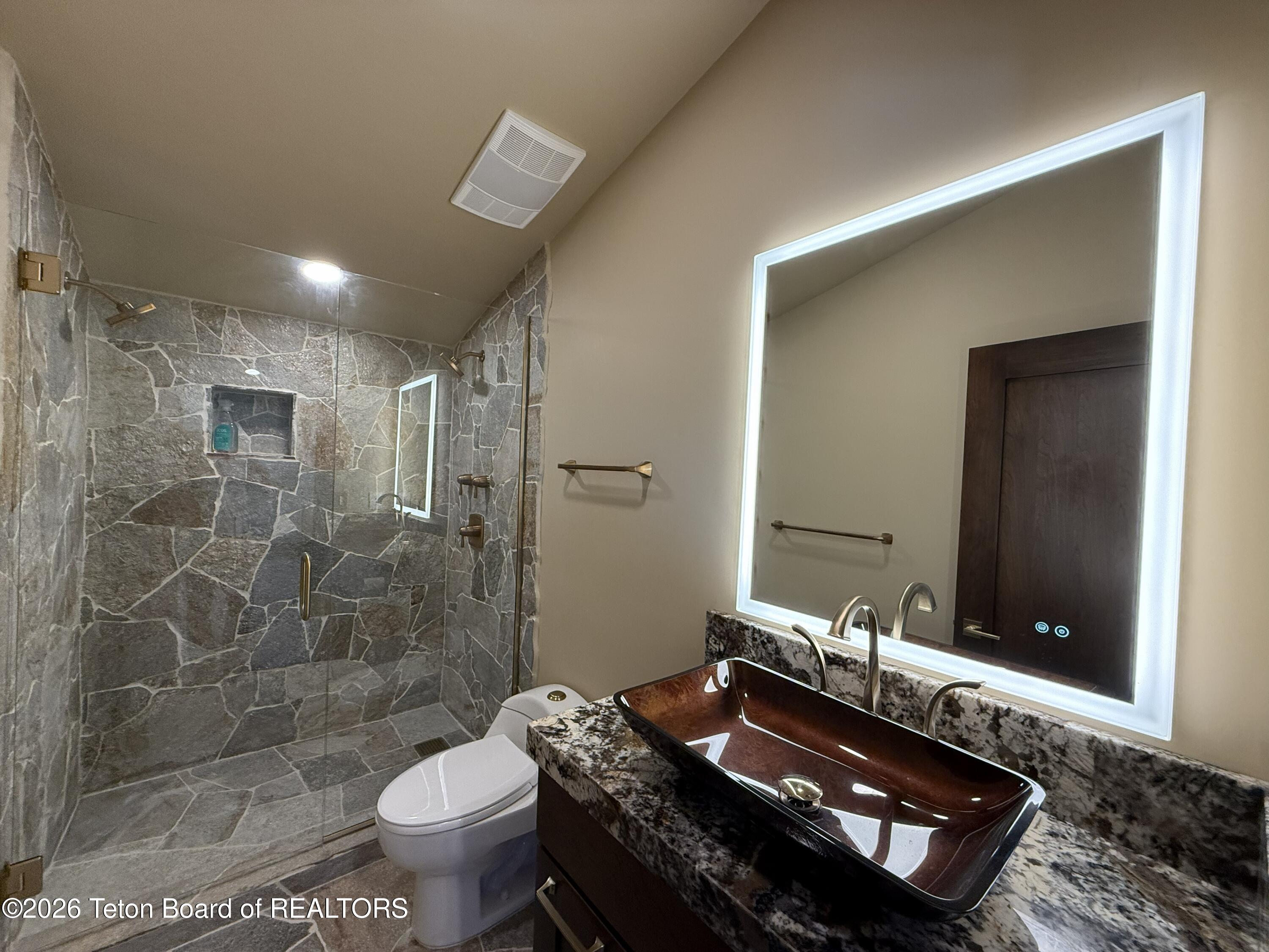 9802 Hiddenwaters Lane Victor, ID 83455 - Photo 24 of 52 Upper Level Bathroom