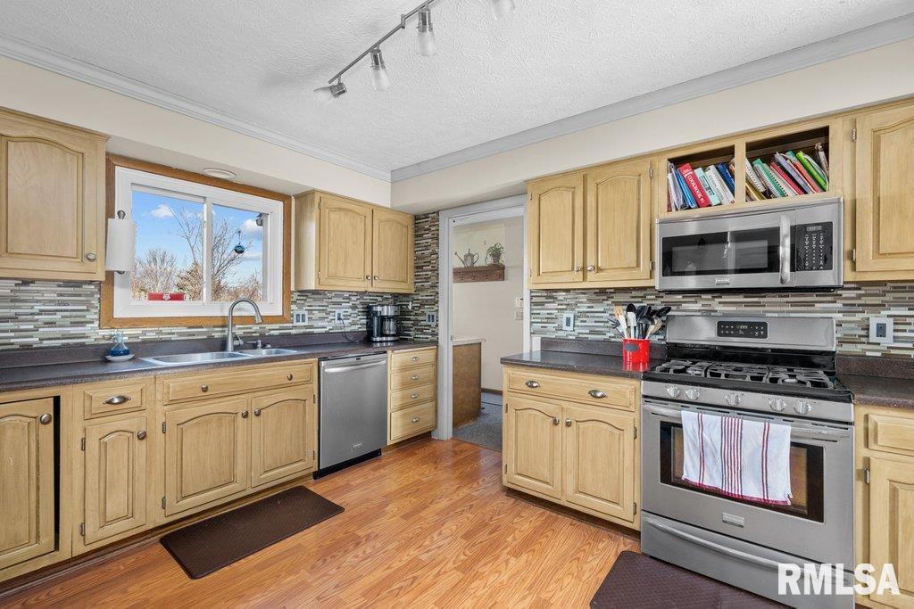 4540 Trails End Road Bettendorf, IA 52722 - Photo 11 of 37