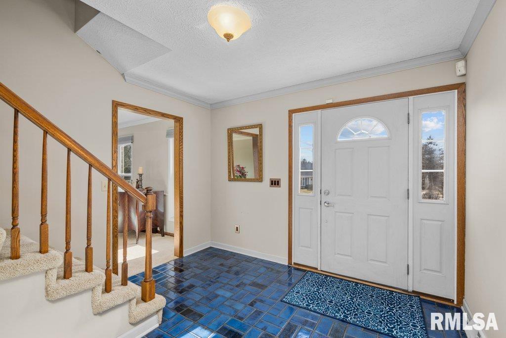 4540 Trails End Road Bettendorf, IA 52722 - Photo 5 of 37