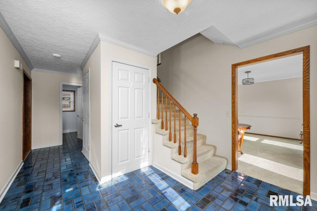 4540 Trails End Road Bettendorf, IA 52722 - Photo 6 of 37