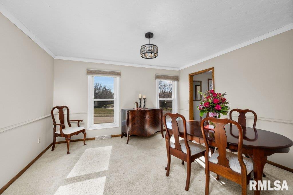 4540 Trails End Road Bettendorf, IA 52722 - Photo 8 of 37