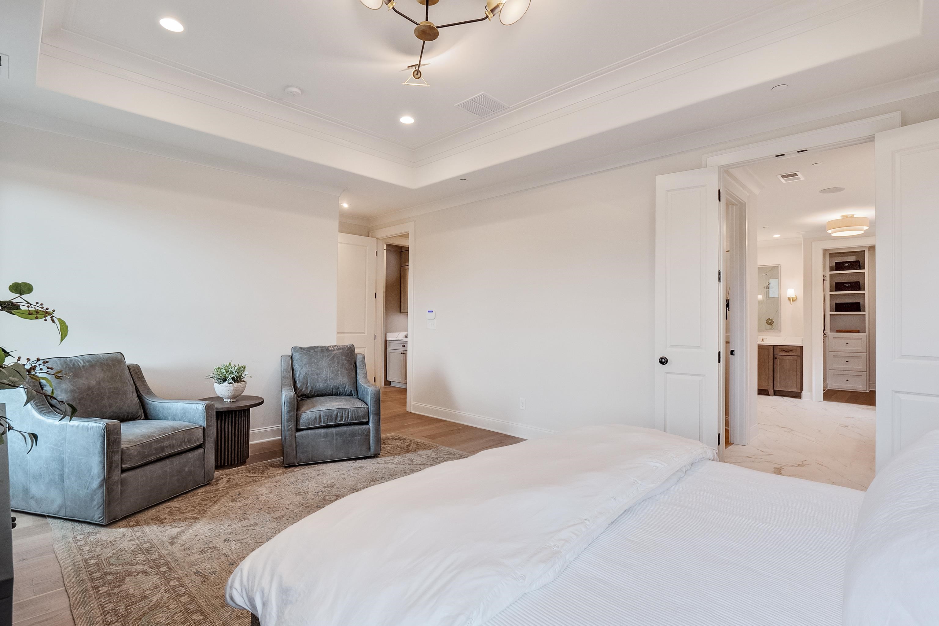 760 Cardinal Cove Collierville, TN 38017 - Photo 21 of 40 a spacious bedroom with a bed and couch