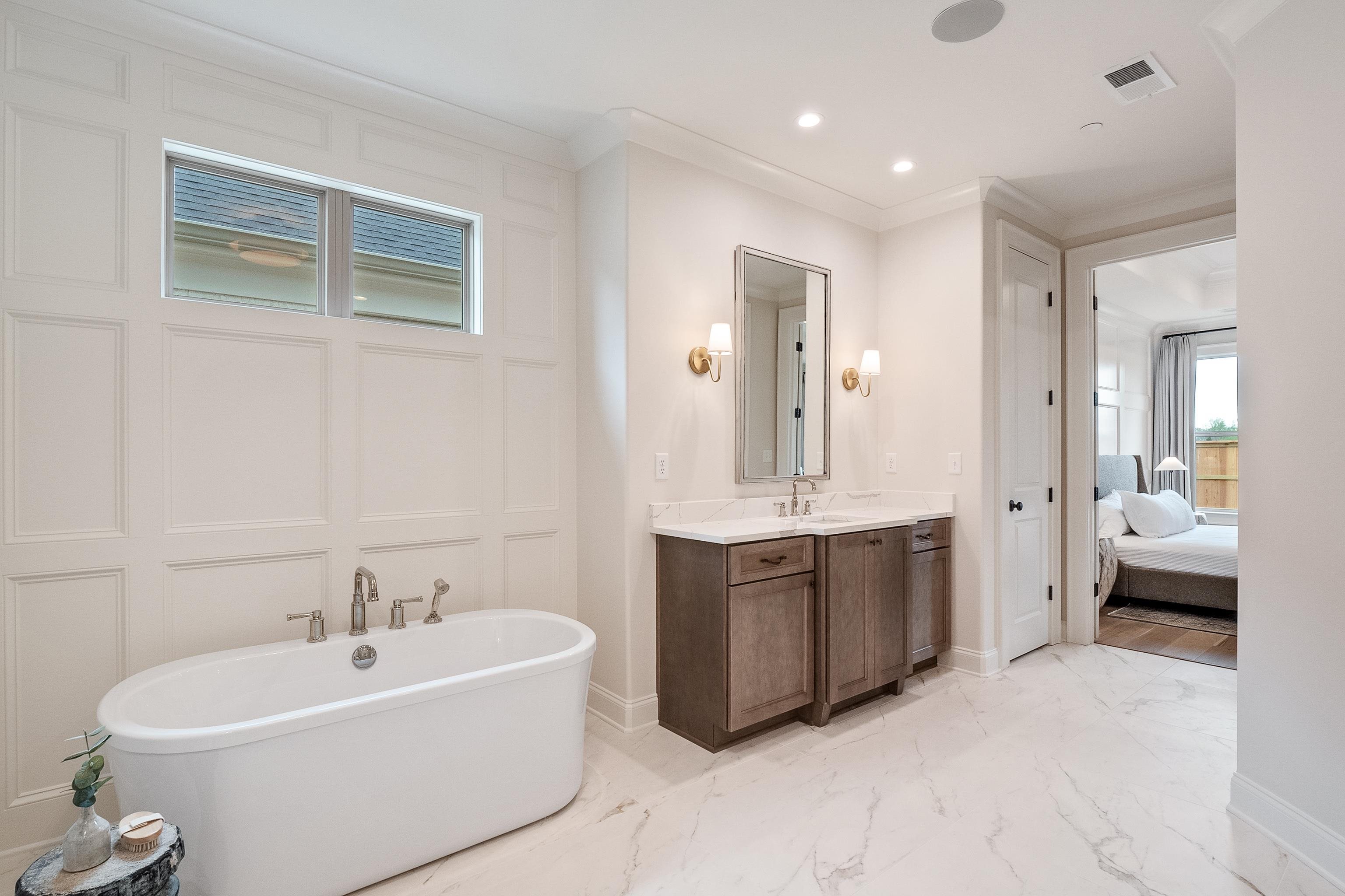 760 Cardinal Cove Collierville, TN 38017 - Photo 24 of 40 a spacious bathroom with a bathtub sink and mirror