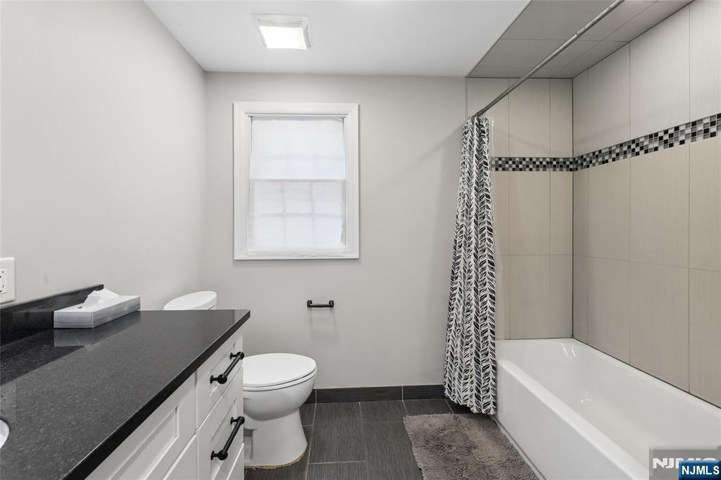 135 Rector Court Bergenfield, NJ 07621 - Photo 30 of 34