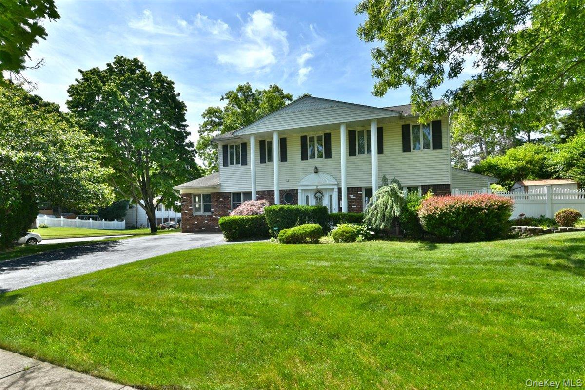 22 Chatham Road Commack, NY 11725 - Photo 4 of 37