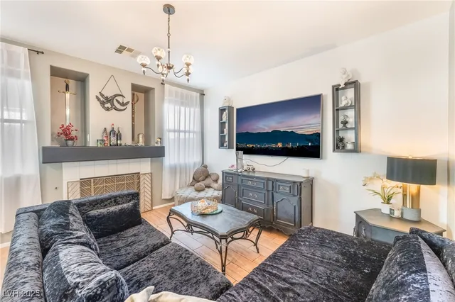 $397,999 | 4217 Walnut Glen Drive, Las Vegas, NV 89115