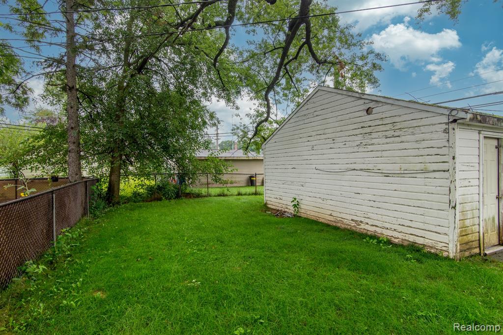 15975 Kinloch Redford, MI 48239 - Photo 12 of 13