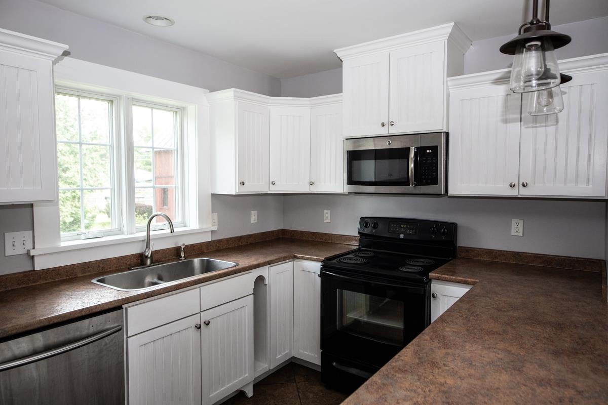 66 Stratton Road Rutland, VT 05701 - Photo 5 of 36