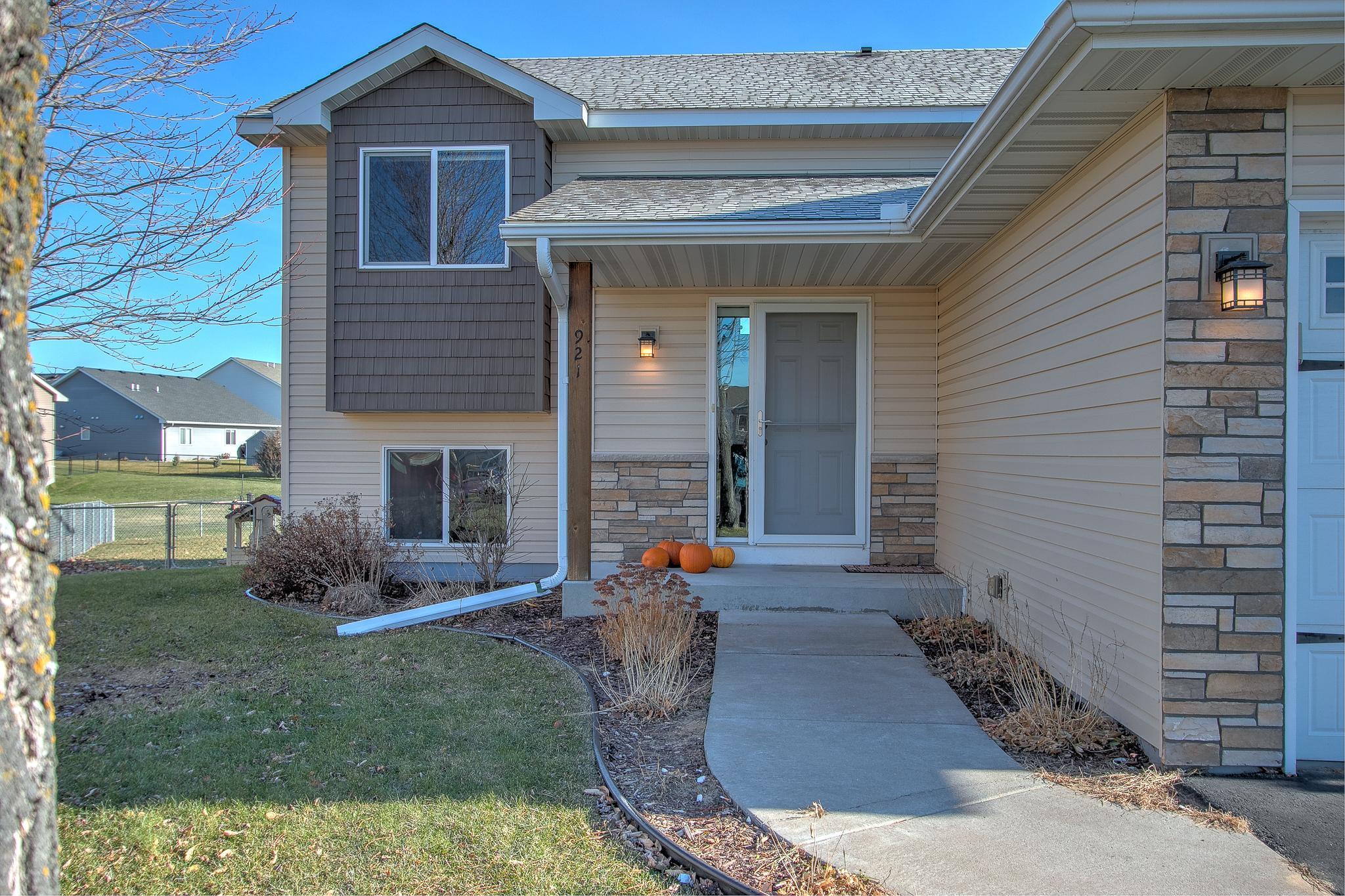921 Robin Road Northwest Isanti, MN 55040 - Photo 1 of 1 Gallery Image 1