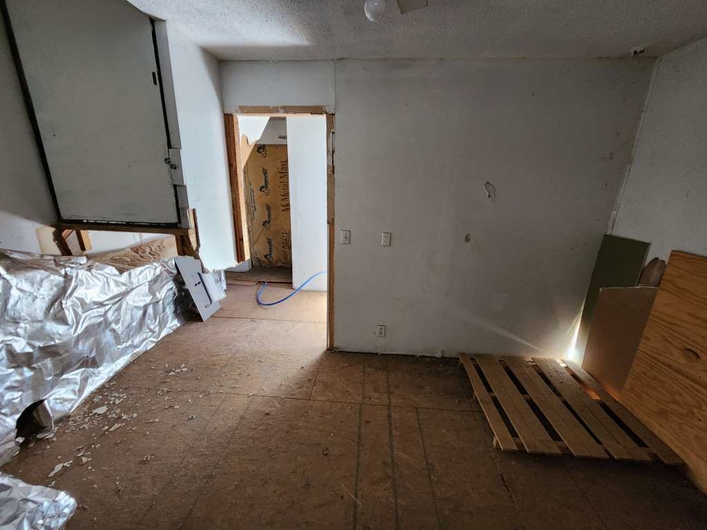 315 West Grand Street Borger, TX 79007 - Photo 9 of 19 a view of a livingroom with furniture