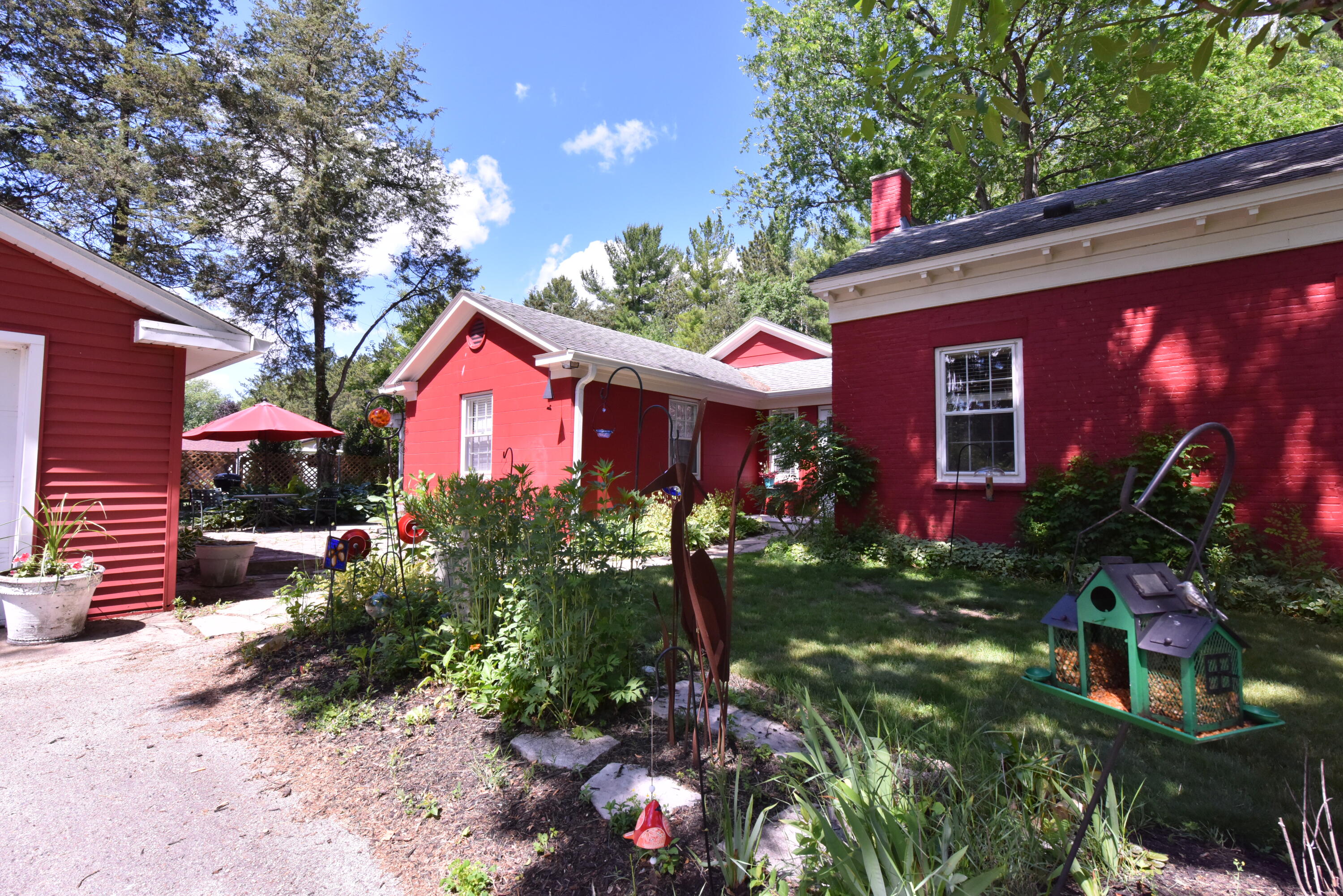 1123 South Utica Road Summit, WI 53066 - Photo 27 of 37 More Gardens
