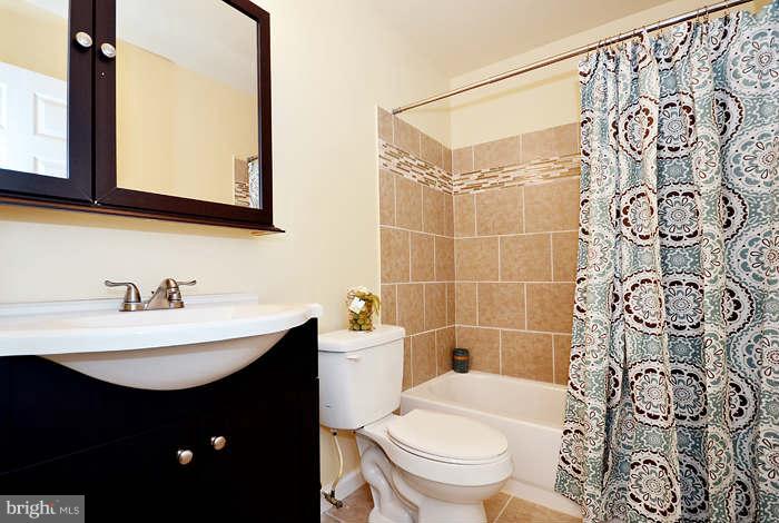 1849 Wycliffe Road Baltimore, MD 21234 - Photo 13 of 15 Bath