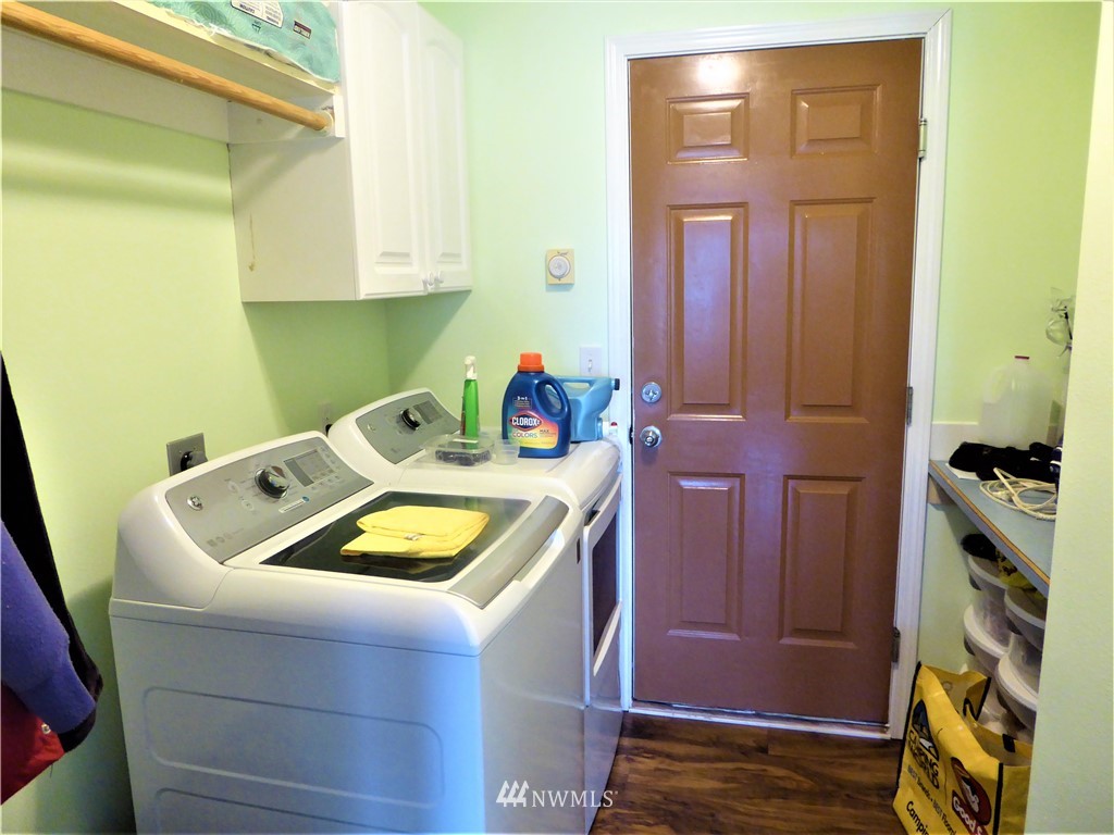 8637 194th Avenue Southwest Rochester, WA 98579 - Photo 13 of 37 a room with a sink and cabinets
